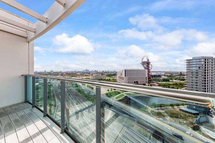 2 bed Penthouse in Stratford gallery image 3