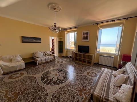 Popular Airbnb listing: Vast apartment panoramic 3 min sea in Camogli