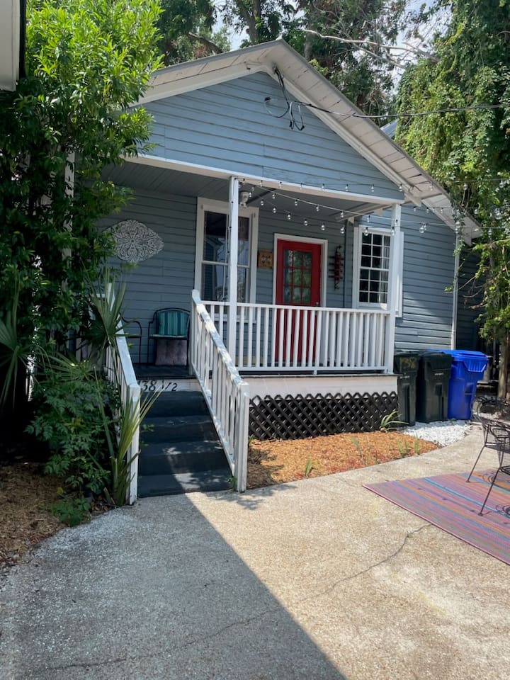 Cozy, Quaint Bungalow in Downtown Charleston, SC Houses for Rent in
