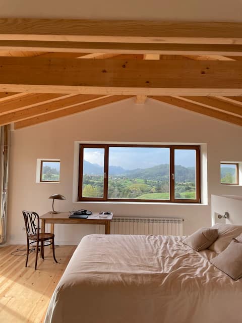 Architect's house between the sea and the mountains