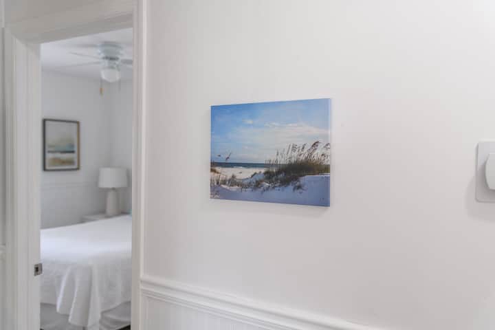 Hodnik s pogledom na primarnu spavaću sobu