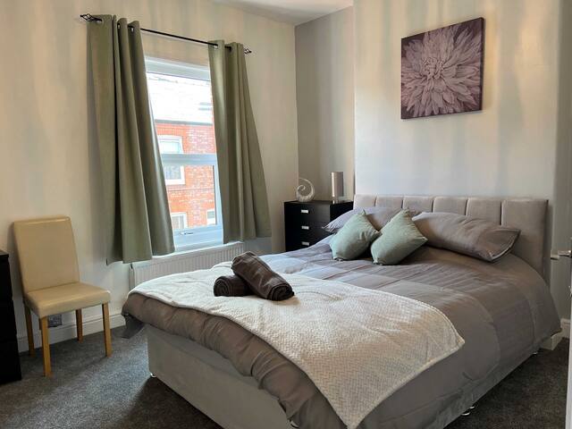 Amazing Spaces Relocations Ltd managed Airbnb listing 2