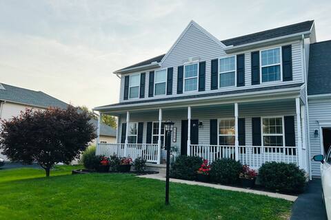 Large, Pet-Friendly Home Close to Campus!