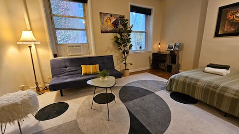 Popular Airbnb listing: Studio near Empire State Buildng in Murray Hill Kips Bay