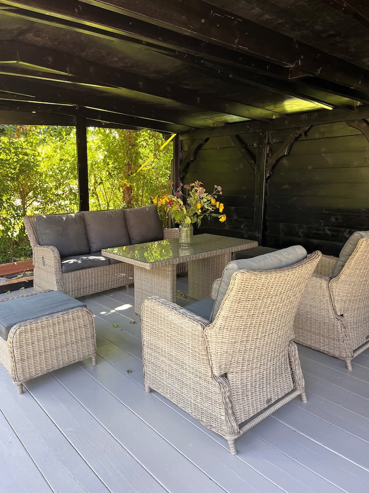 Cozy holiday home with large enclosed garden
