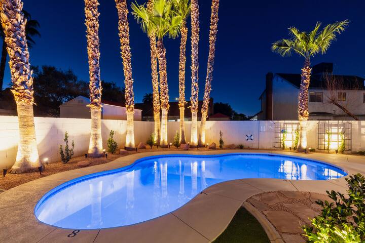 Beautiful Modern Home with Pool & Spa !:24) gallery image 4