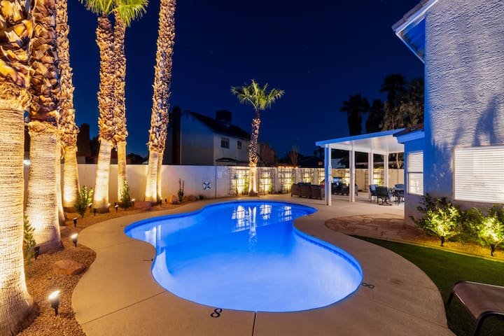 Beautiful Modern Home with Pool & Spa !:24)