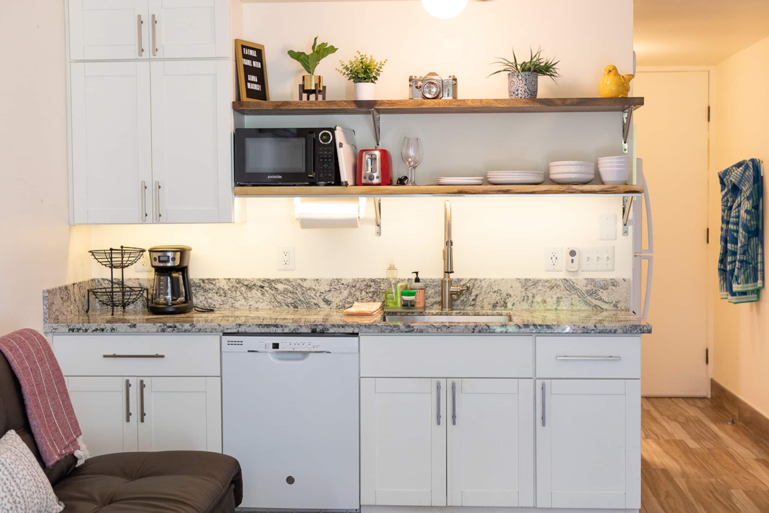Charming Downtown Studio | Steps from the Ocean - Image 10