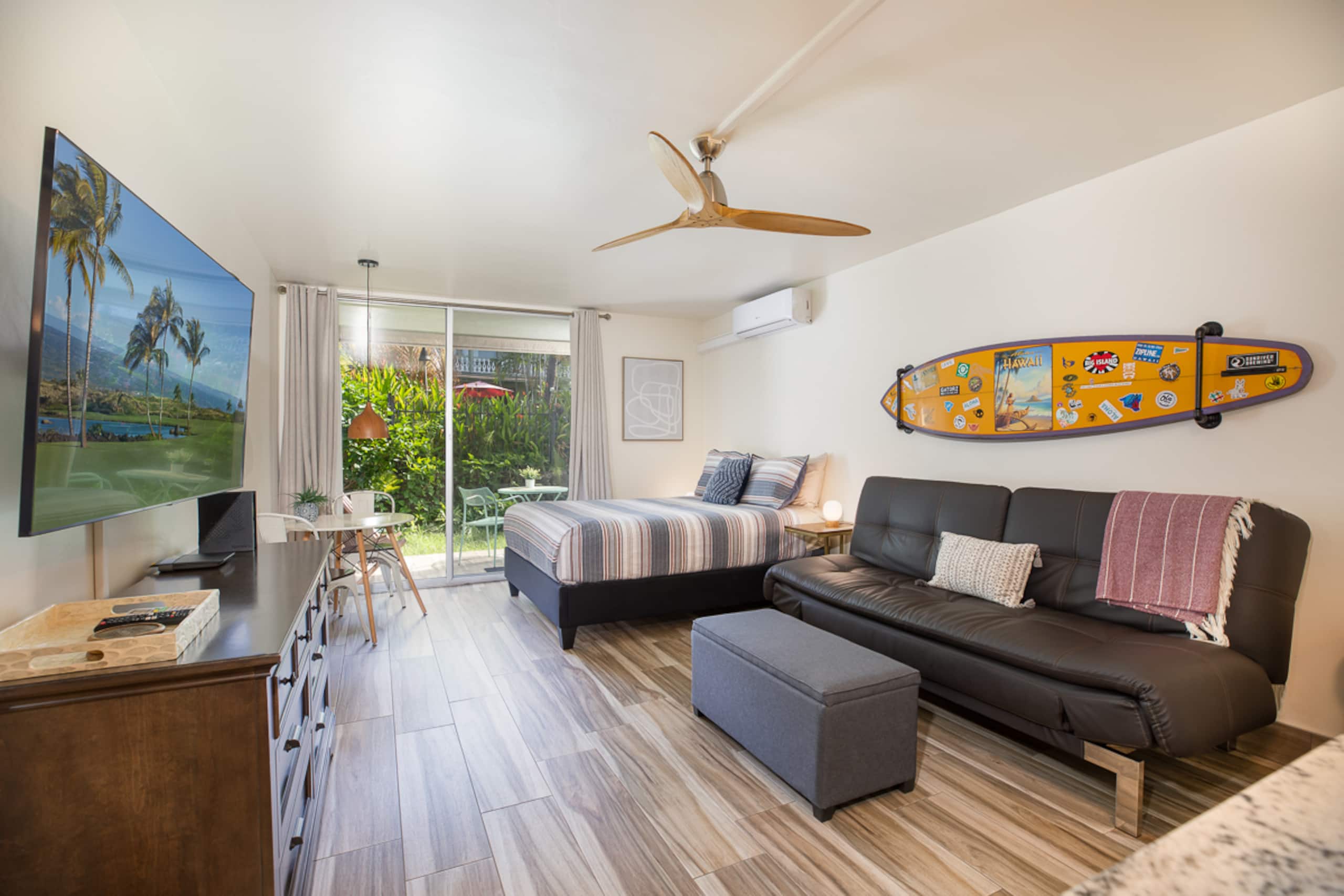 Charming Downtown Studio | Steps from the Ocean - Image 1