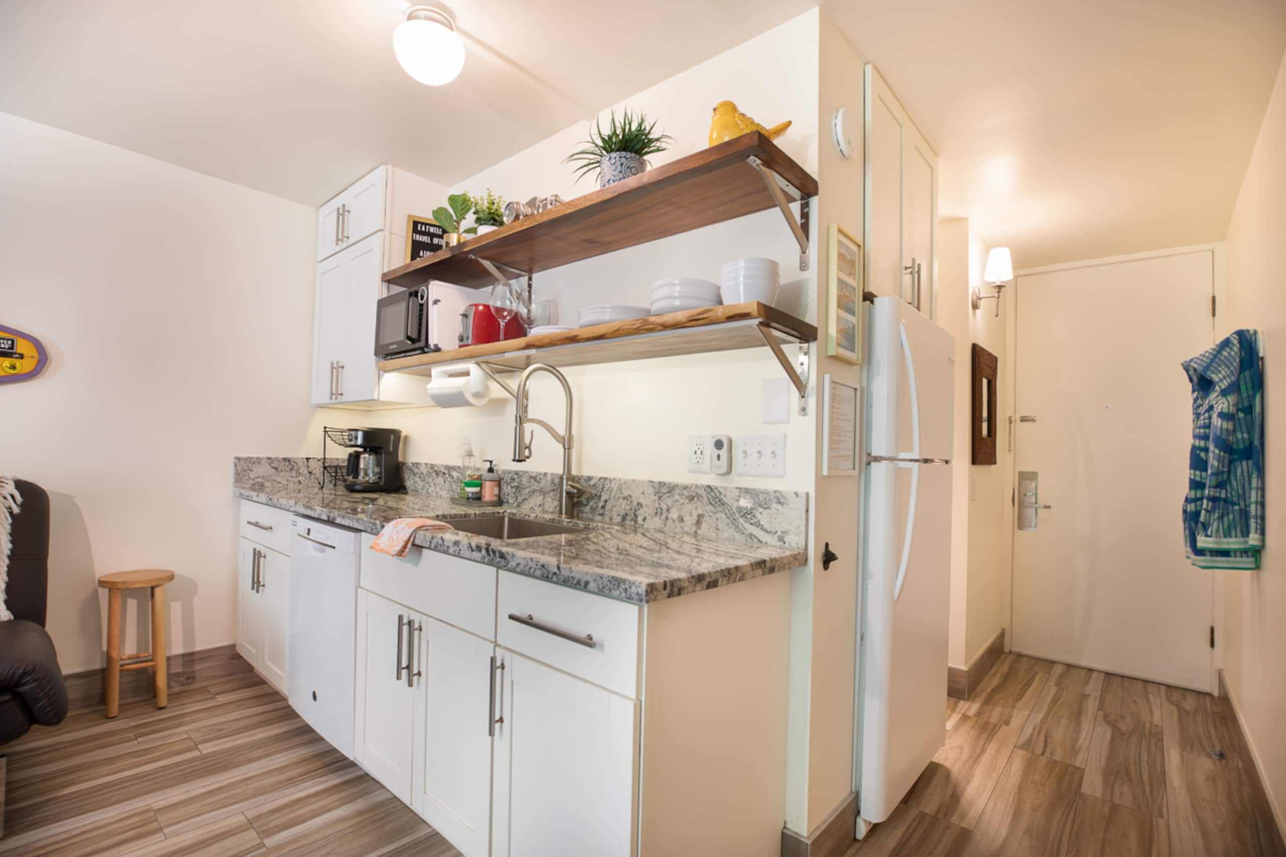 Charming Downtown Studio | Steps from the Ocean - Image 9