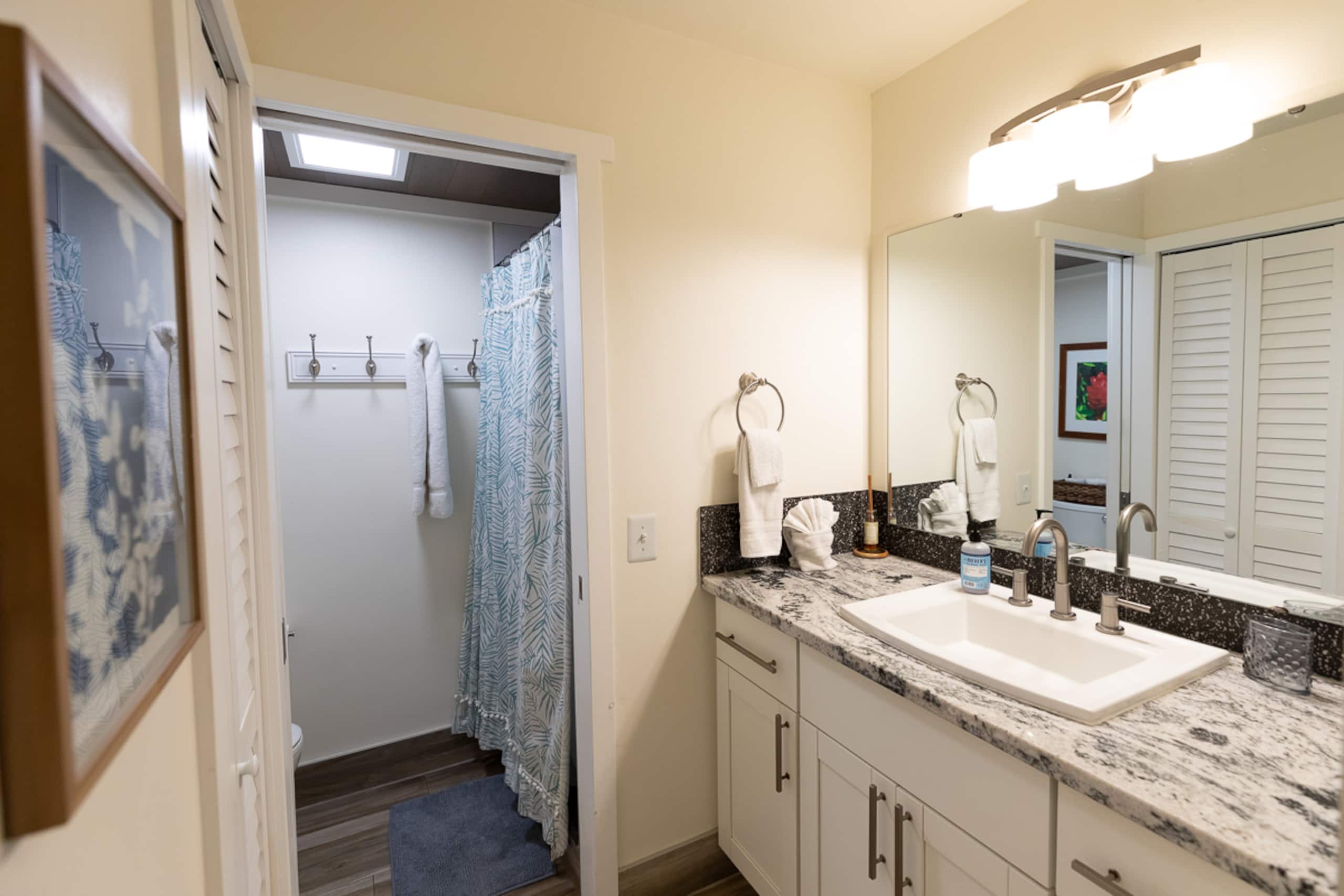 Charming Downtown Studio | Steps from the Ocean - Image 15