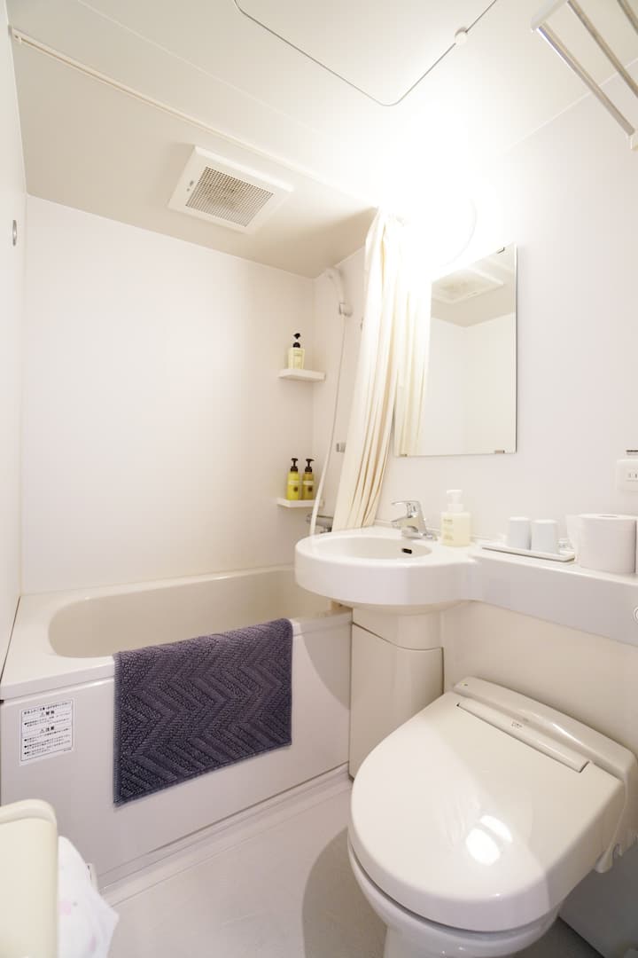 Final room layout may differ from the one pictured above. Please keep this in mind. The bathroom and toilet are private and located inside of the room. This is a unit bath style so the toilet and bath are in the same room. 