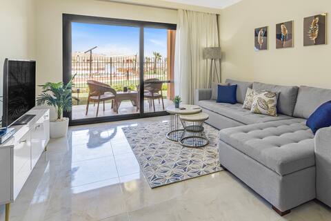 Beachside luxury: 1BR with Pools, Gym & More