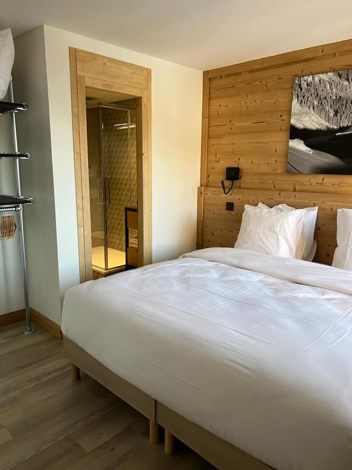 Chumba cha kwanza cha kulala (kitanda 180x200) kilicho na bafu