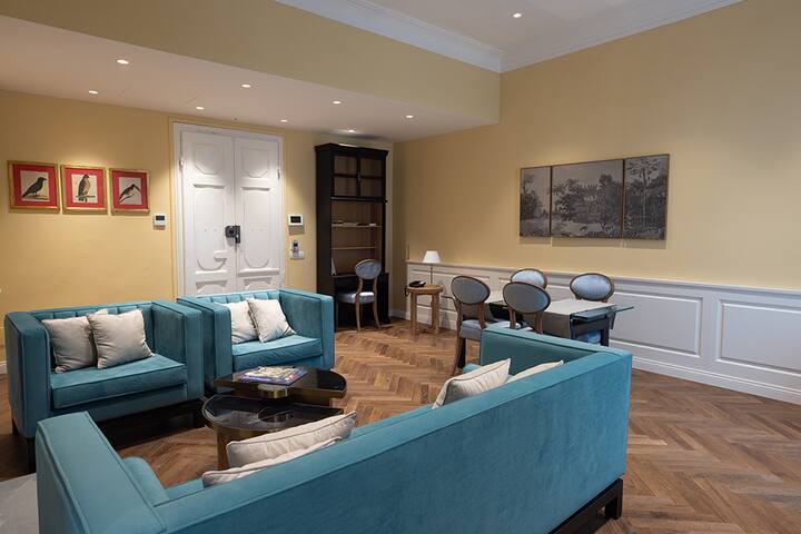 Elegant Apartments with Ponte Vecchio View [0302]