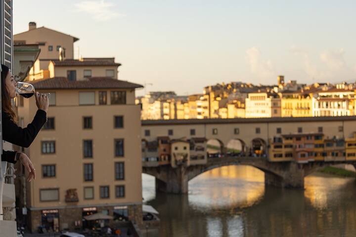 Luxury Uffizi View • Historic Palazzo • 3 Suites gallery image 5