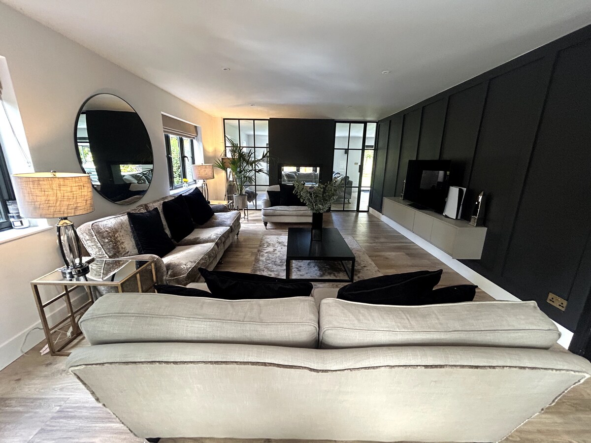 Popular Airbnb listing: The Heights in Buckinghamshire