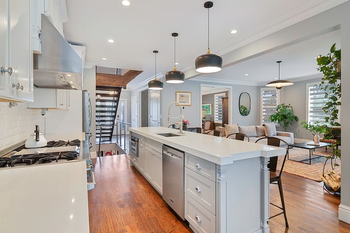 Picture of Hell's Kitchen, Manhattan Vacation Rentals with a Hot Tub - Manhattan ...