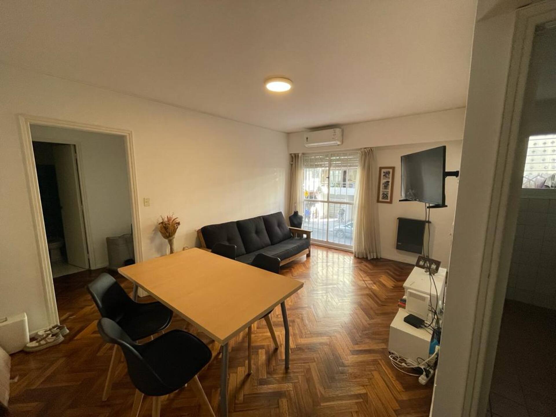 Apartamento de dois ambientes de frente em Recoleta