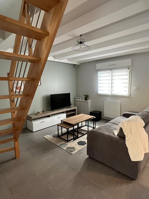 Top Airbnb: Accommodation with patio near the castle à Fougères