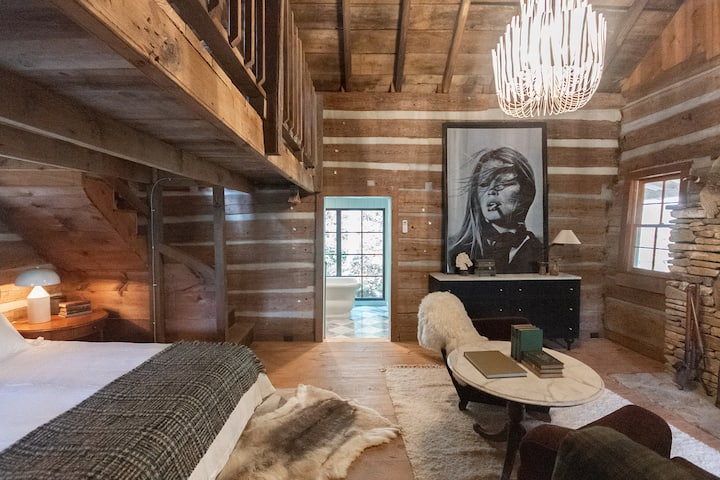 Chumba cha Msingi kilicho na Kitanda cha Kifalme