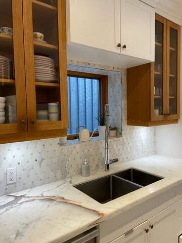 Trinity Bellwoods Gem gallery image 4