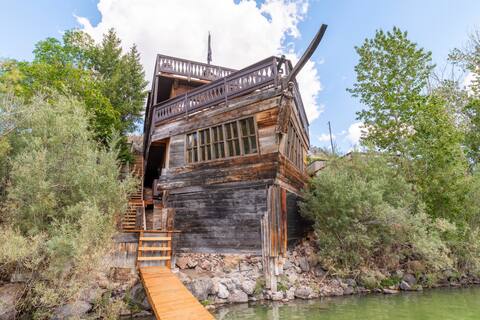 Shipwreck stay in Salmon, ID