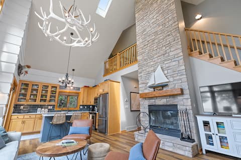 Relaxing waterfront location!