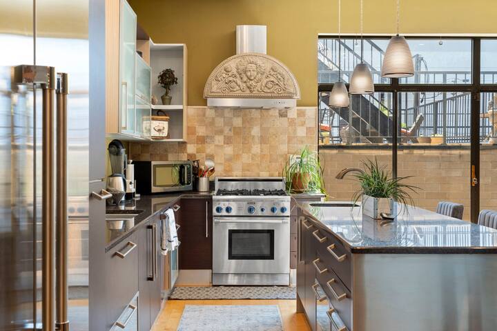 Zen Oasis of Elegance: Expansive Executive Home gallery image 2