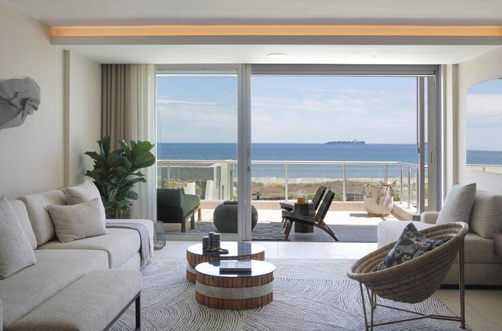 • DelphineBlu • Luxury Apartment with Ocean Views