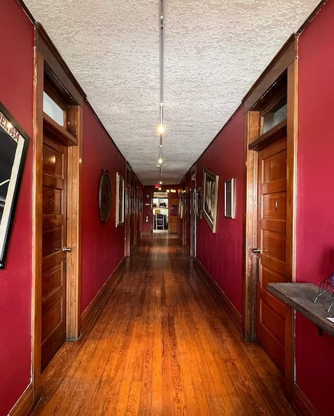 The Oliver House Hotel - Entire Hotel, 13 Rooms