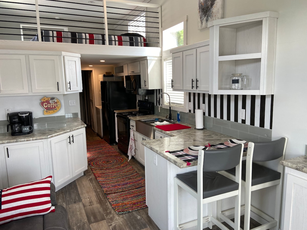 C44 The Overlook Tiny houses for Rent in Sherrills Ford, North