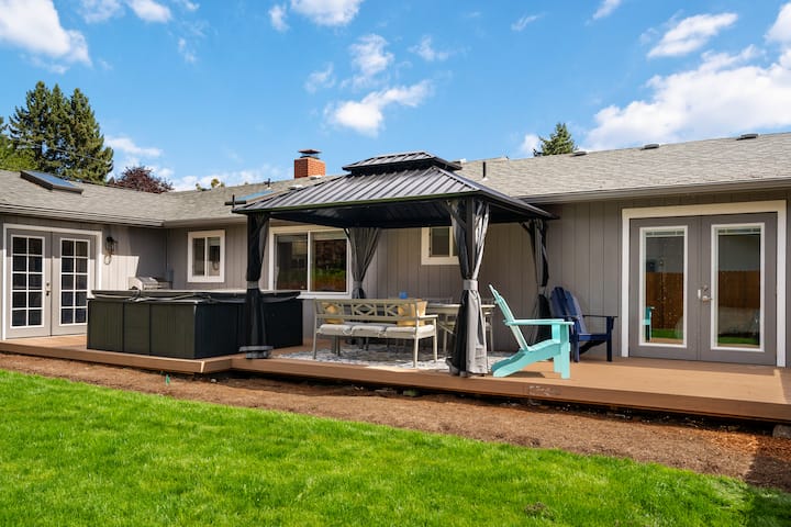 Goditi la colazione o la cena nella zona pranzo coperta