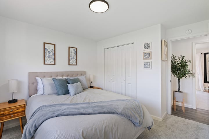 Camera da letto di fronte al master.. 