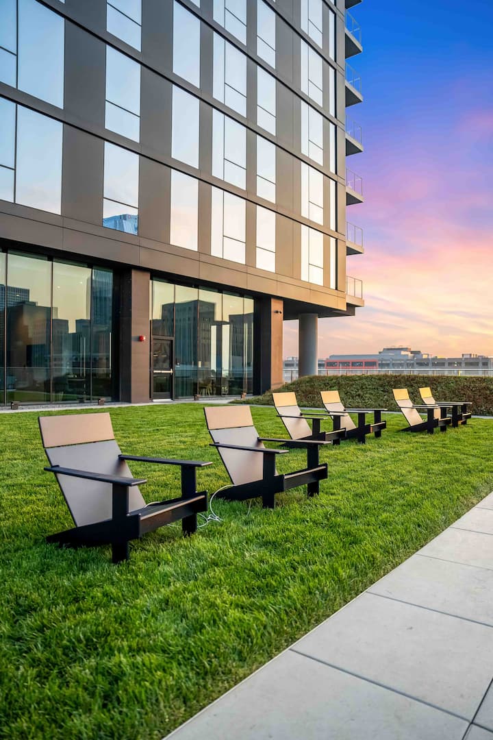 The Morgan - Luxe Highrise w/ King Bed, Gym, Pool - Condominiums for ...