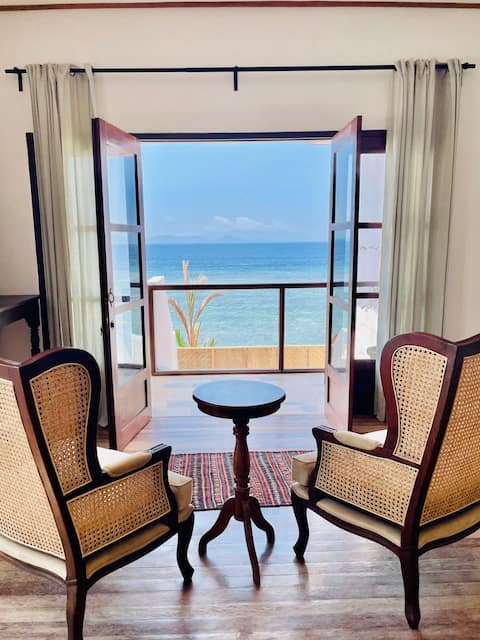 La Plage Flaner Beachfront Nusa Penida