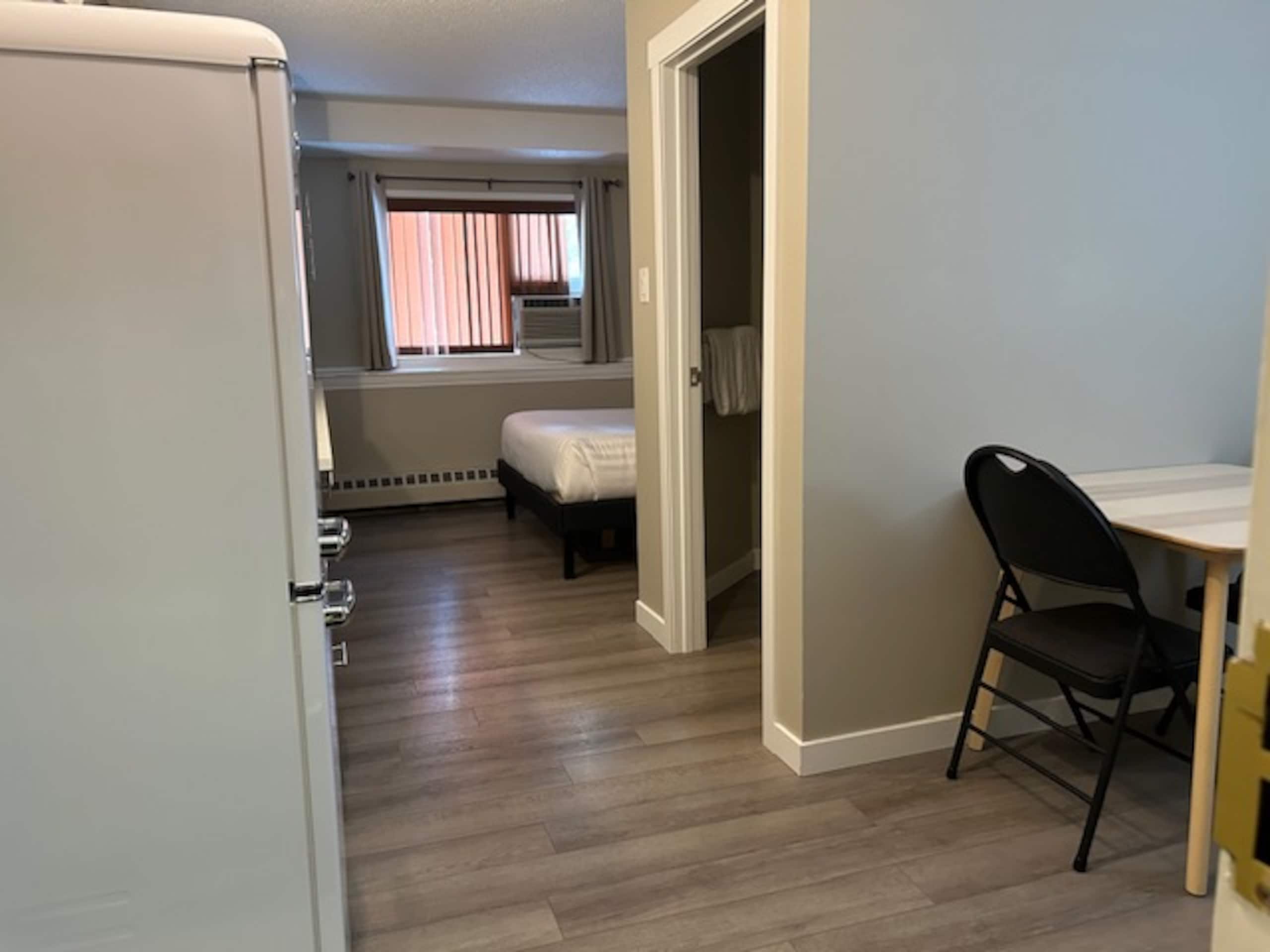 Griz Inn Hotel Room | Ski in out - Photo 12