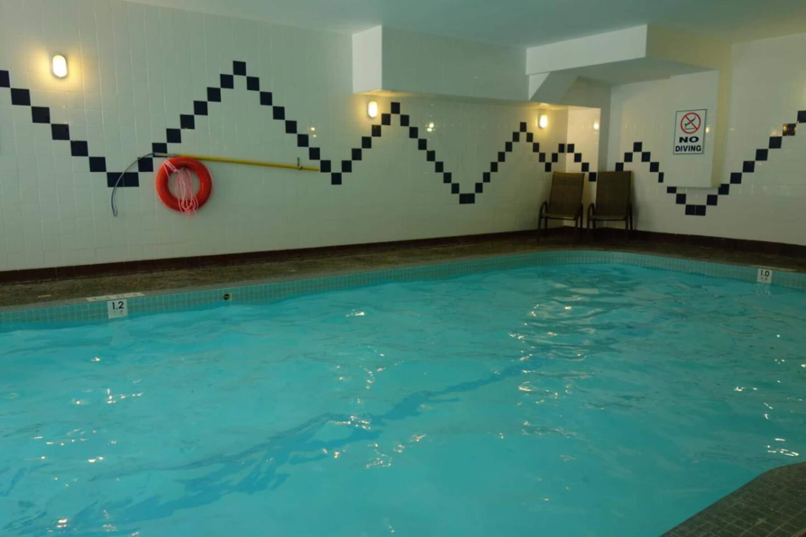 Griz Inn Hotel Room | Ski in out - Photo 6