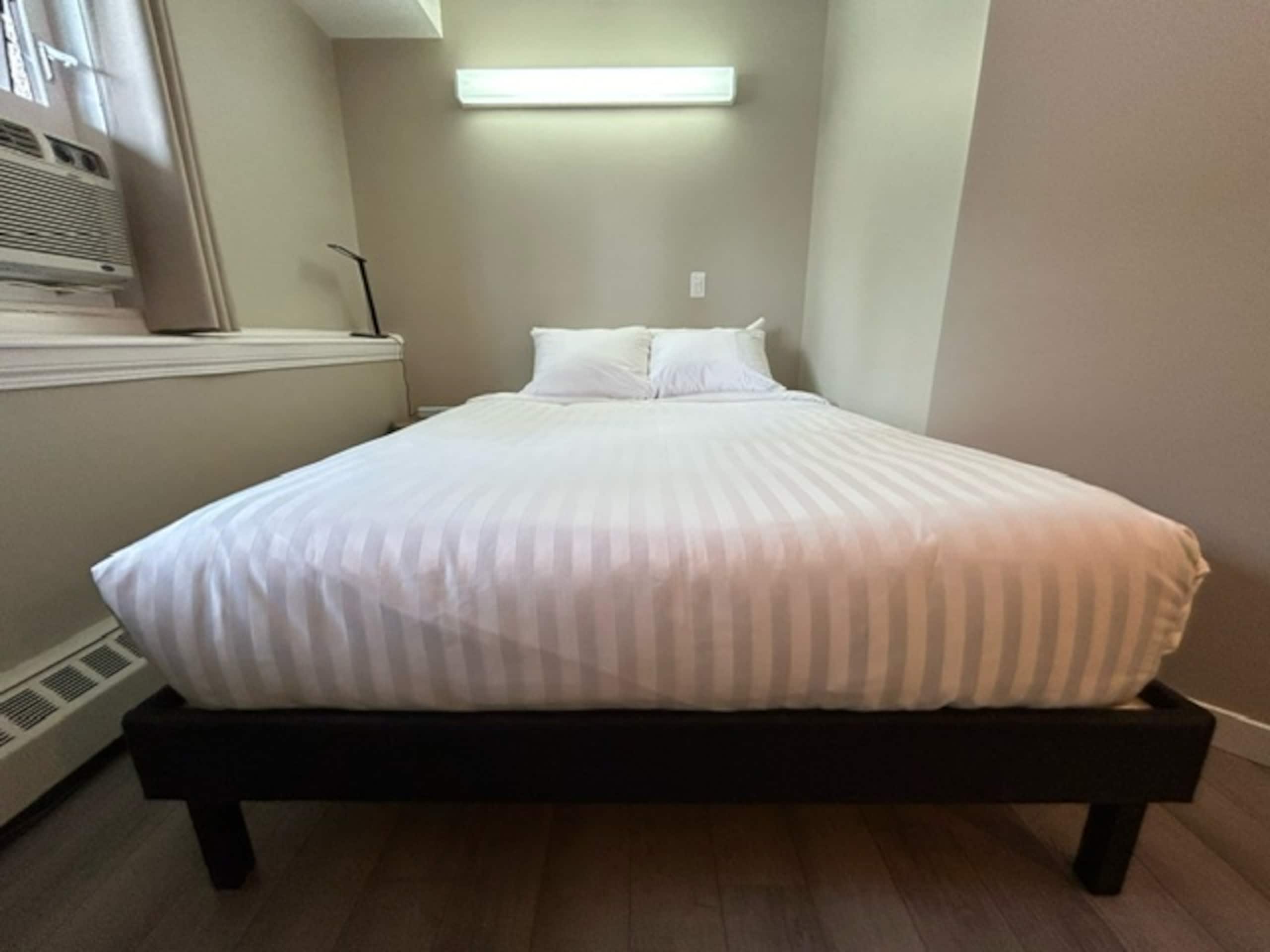 Griz Inn Hotel Room | Ski in out - Photo 2