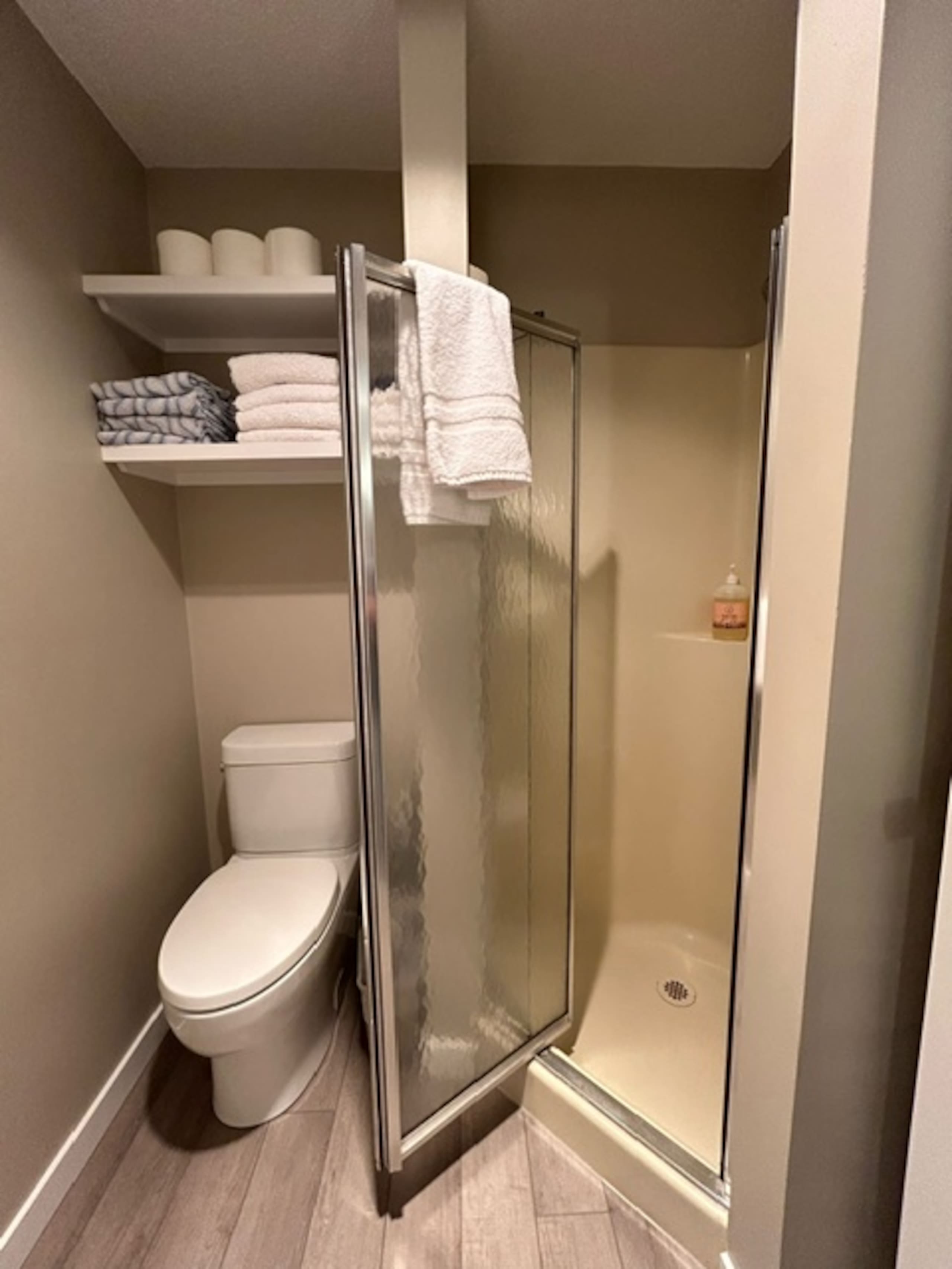 Griz Inn Hotel Room | Ski in out - Photo 19