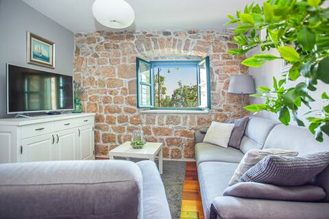 Spacious Villa with great mountain view