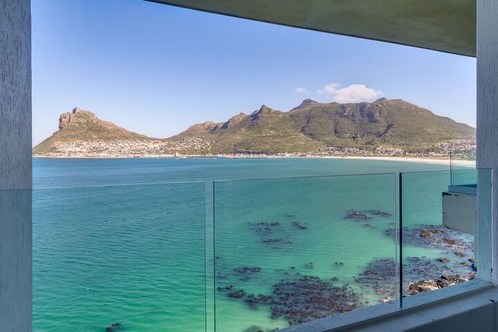 Chic 3-Bed Apartment by the Sea gallery image 3