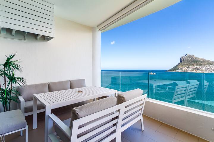 Chic 3-Bed Apartment by the Sea gallery image 4