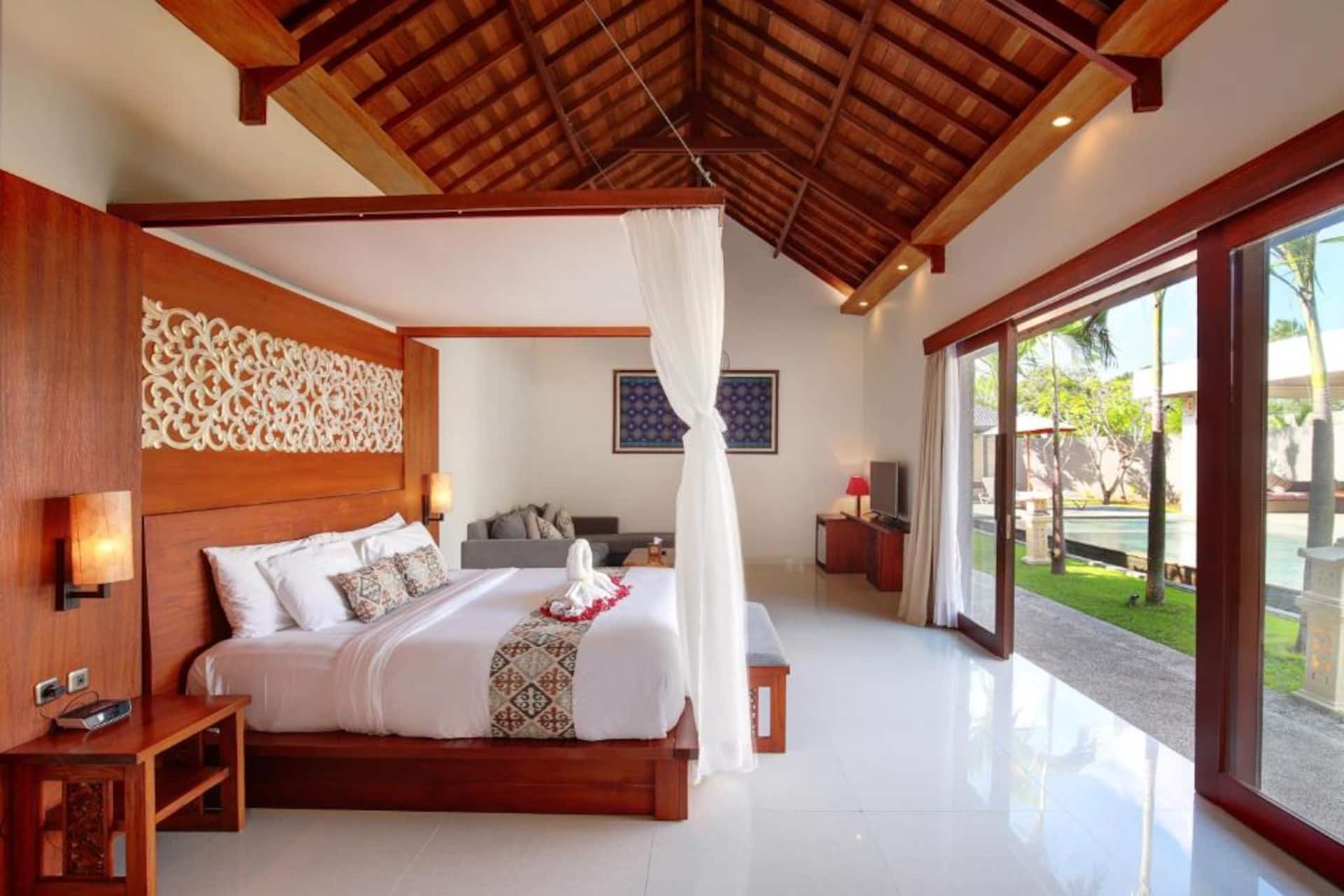 Sunny Beachside Haven 4 Bedroom Private Villa in Jimbaran 3