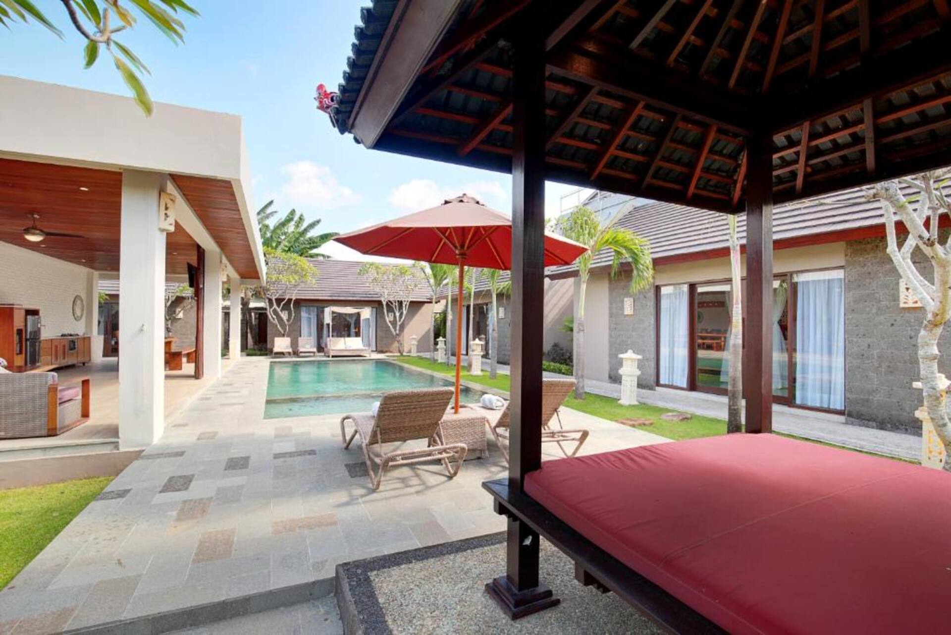 Sunny Beachside Haven 4 Bedroom Private Villa in Jimbaran 2
