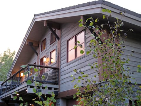 Successful Airbnb property: 2BD+Loft Mountainside Guesthouse—Amazing Location! in Teton Village