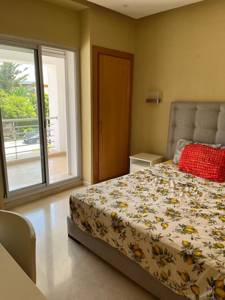 Трета спалня с балкон и бюро