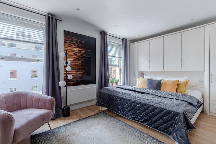 Off Oxford St: LUXxO Friends+Couples Design House gallery image 4