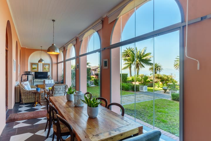 Majestic Apartment in Kalk Bay