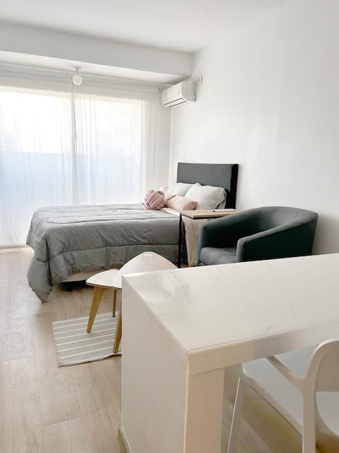 Top Airbnb: Bright apartment / studio in Comuna 6
